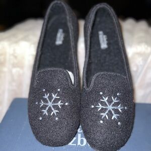 LIVING KITZBUH LADIES SLIP ON, SIZE 41/ US 9.5, NEW IN BOX, BEAUTIFUL SHOE
